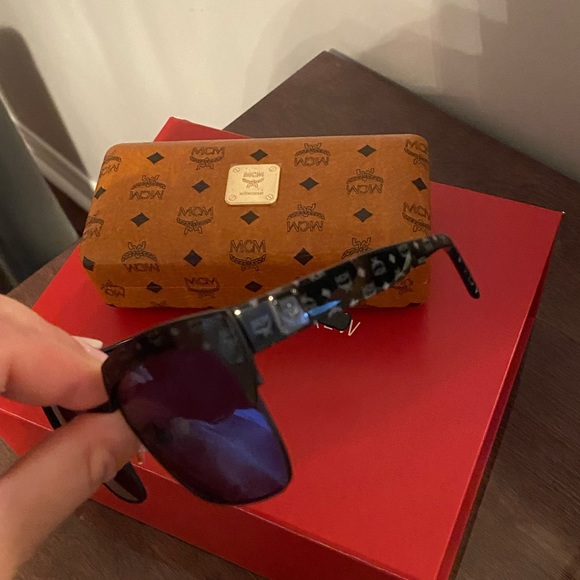 MCM sunglasses - Picture 9 of 13